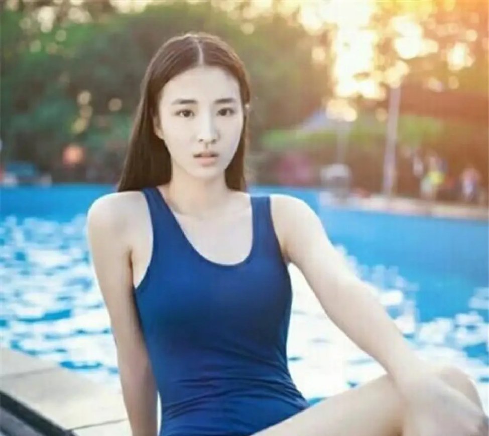 王楚然16岁写真照，这差的也太多了。 ​​​