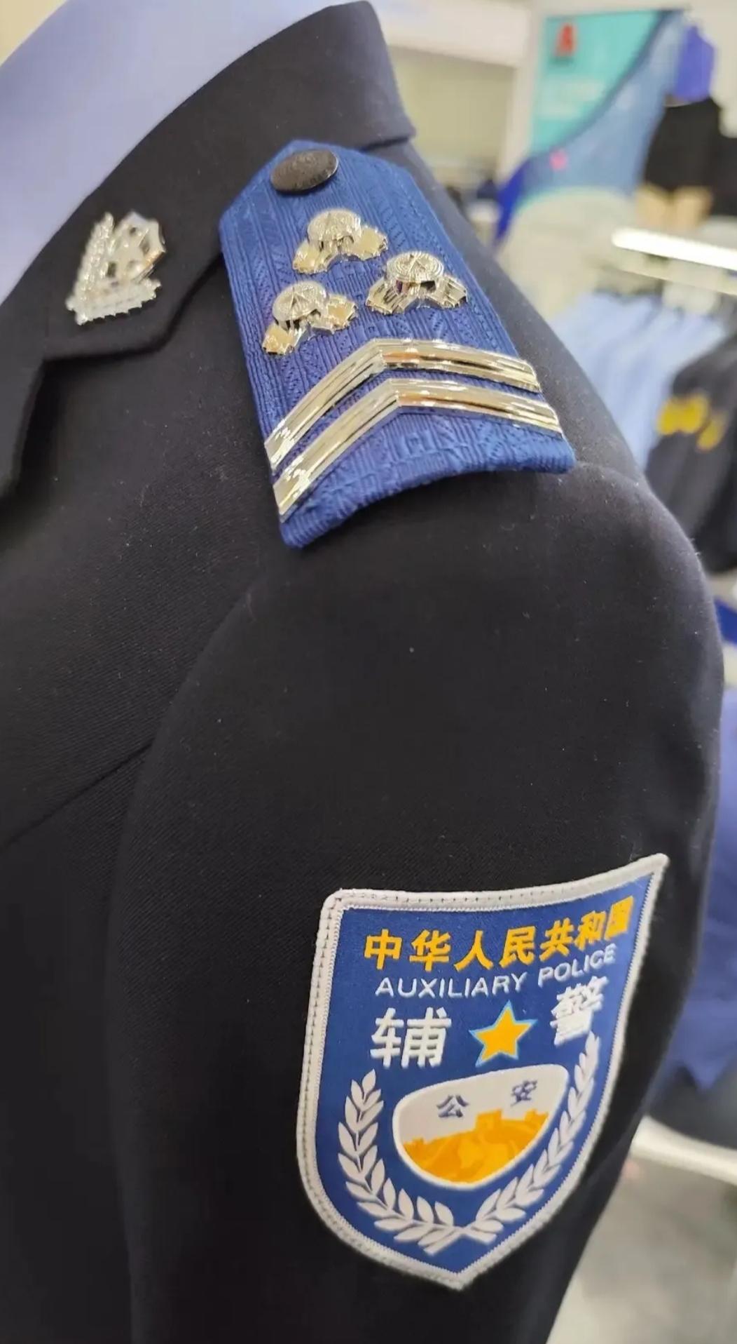 一级辅警长能直接转为民警吗？

答案是否定的。

虽然一级辅警长已经是辅警衔的天