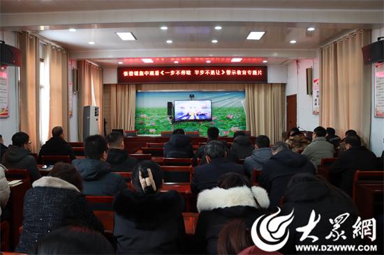 走形式的教育培训！
自从智能手机普及以来，各种培训也与时俱进，许多都从集中培训改