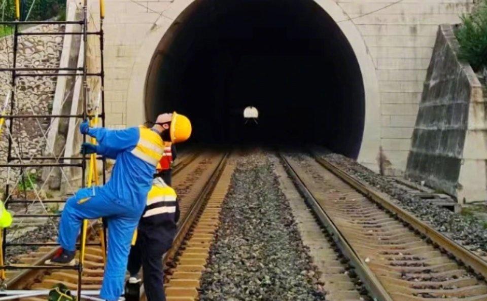 心怀感恩，夜晚的黑暗是为了迎接黎明的光芒，梦中找到力量，醒来时更加勇敢，晚安