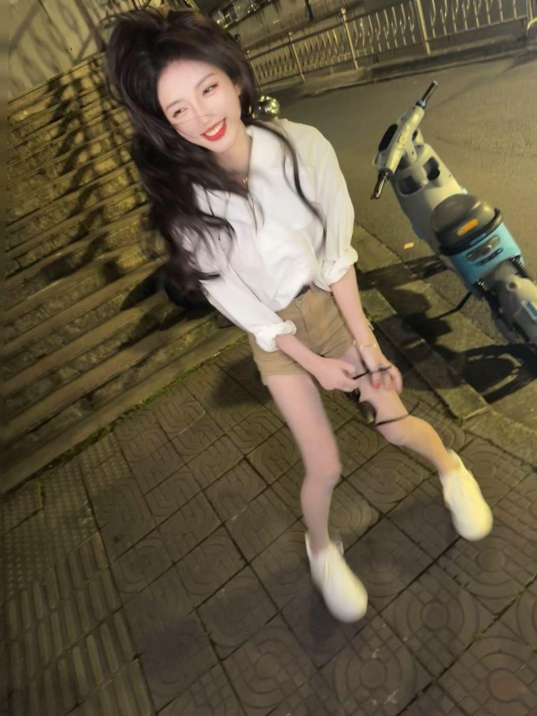 纵此生 也不过百岁 何必沾惹 愁滋味 莫叹去日不可追 来日犹可为 此生...