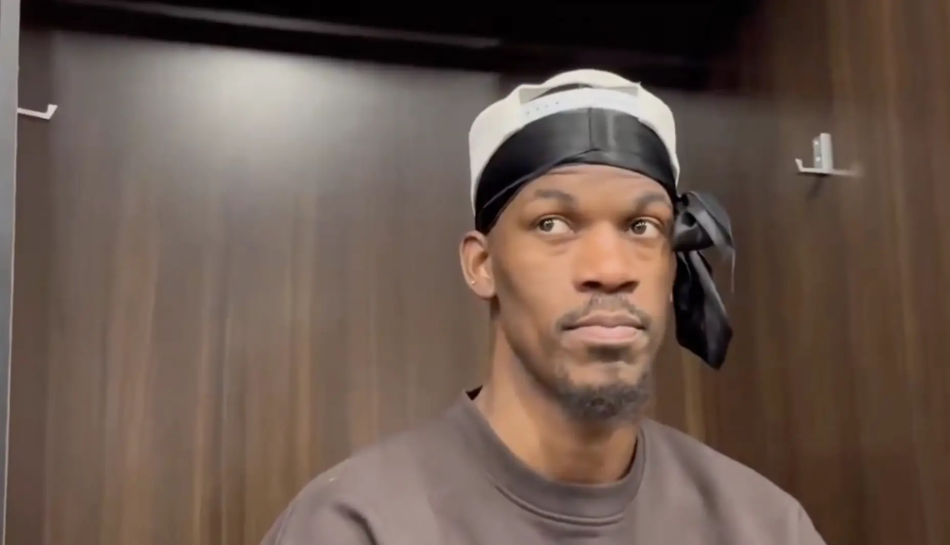 被问到：“在康复过程中，如何保持精神状态的？”“其实也不全是坏事，我至少还能告诉