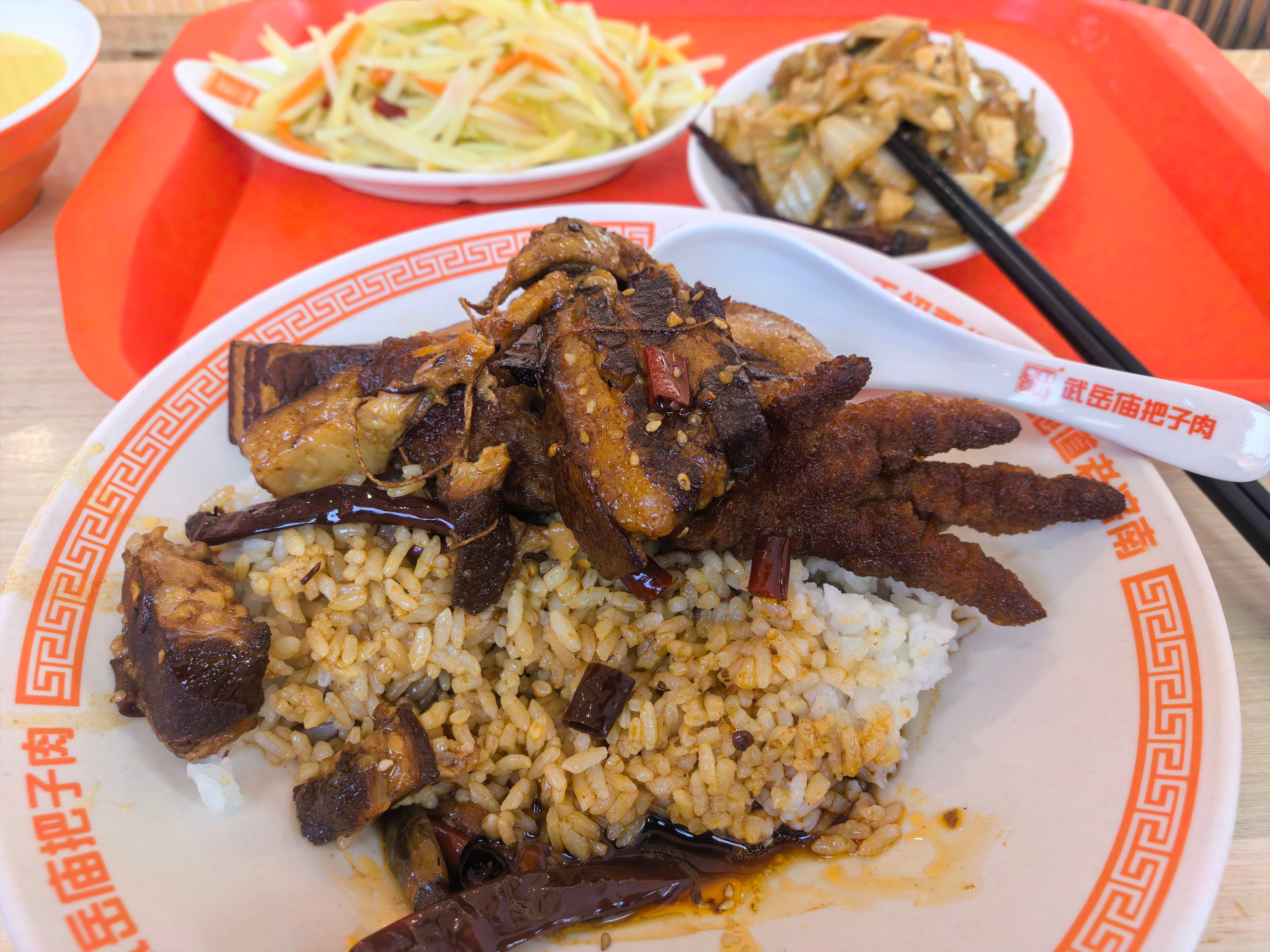 济南地标美食 把子肉兄弟们，你们说，我也开一个把子肉快餐店咋样，谁懂这个行业，给