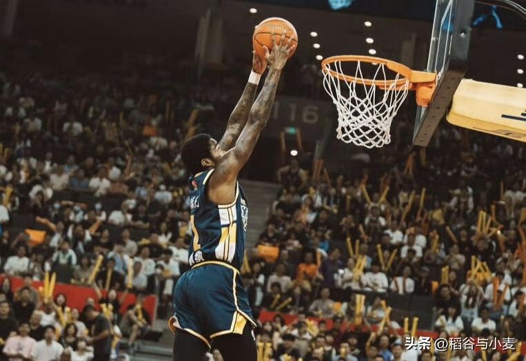 这也是挺神奇的一件事儿，萨姆纳打强队时候往往挺好用，打江苏这样的弱队反而效果不太