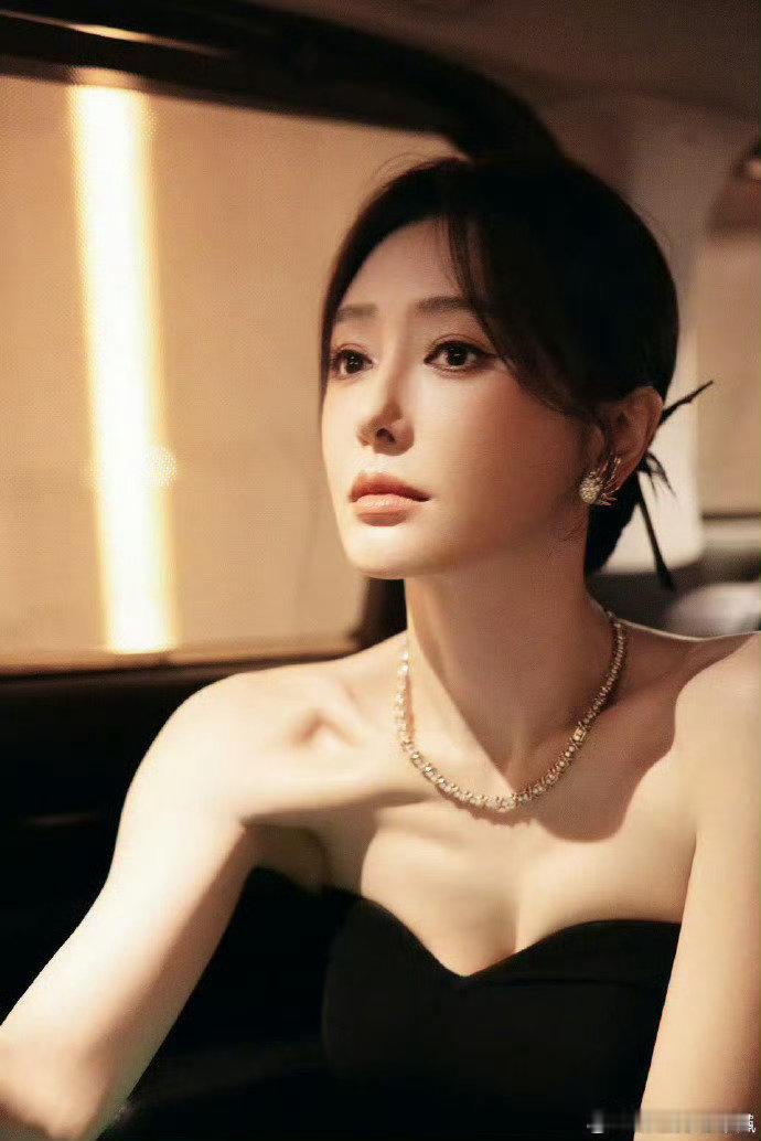 秦岚魏大勋上次被拍是七月秦岚魏大勋在一起三年了秦岚魏大勋分手了吗 秦岚的清醒独立