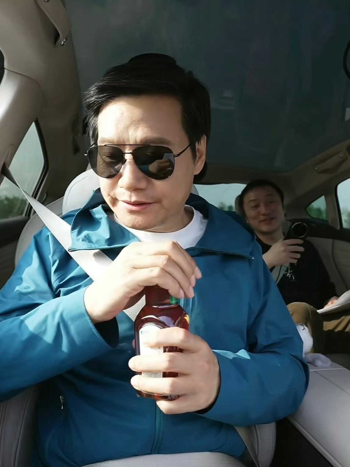 雷军直播 原来雷总也喜欢喝东方树叶，东方树叶这波赢麻了