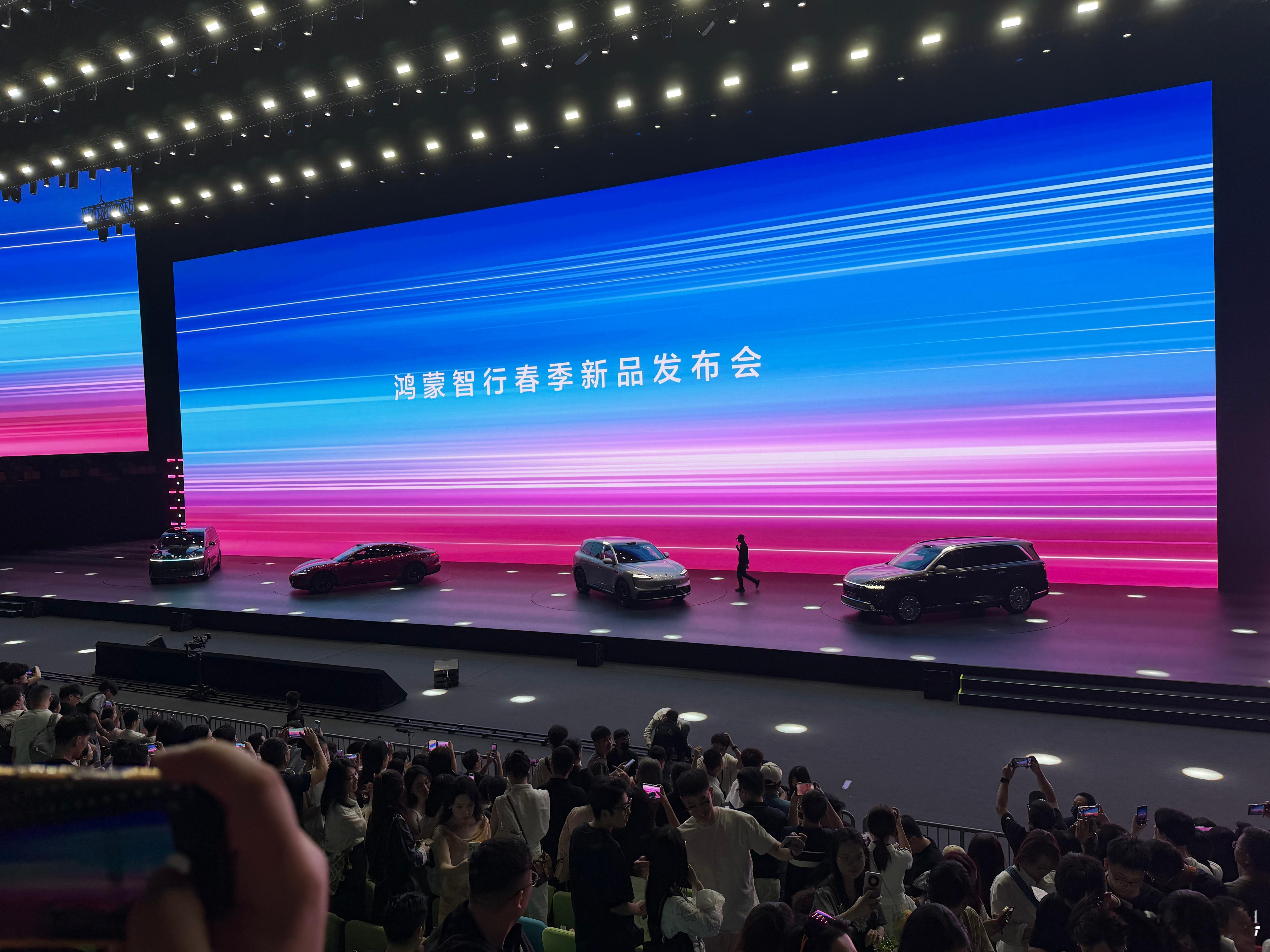 尚界Z7 这事儿我又去问了一下，说是主办方一开始就是想留在台上。如果是这样的话，