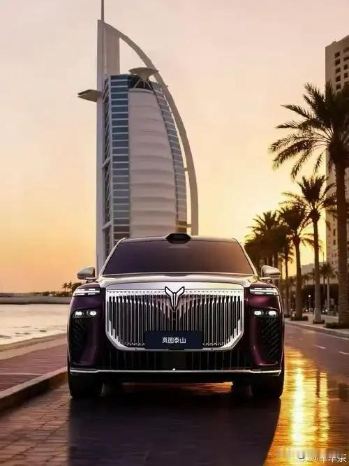 谁说大六座SUV只能当“移动沙发”？岚图泰山这款华系狠角色，硬是把华为黑科技、百