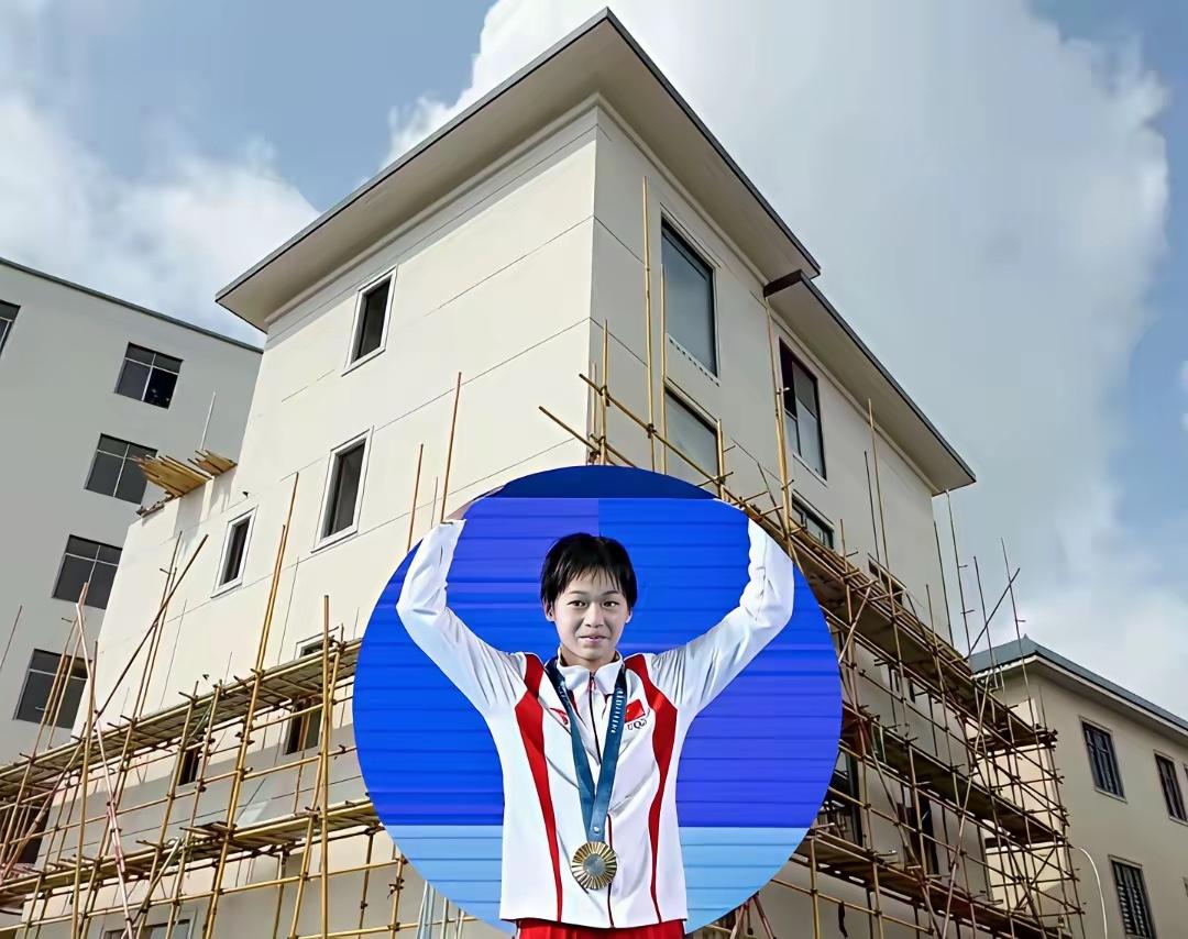 全红婵新房进展神速：4楼中央空调安装好了，外墙架子拆了一半 ​​​