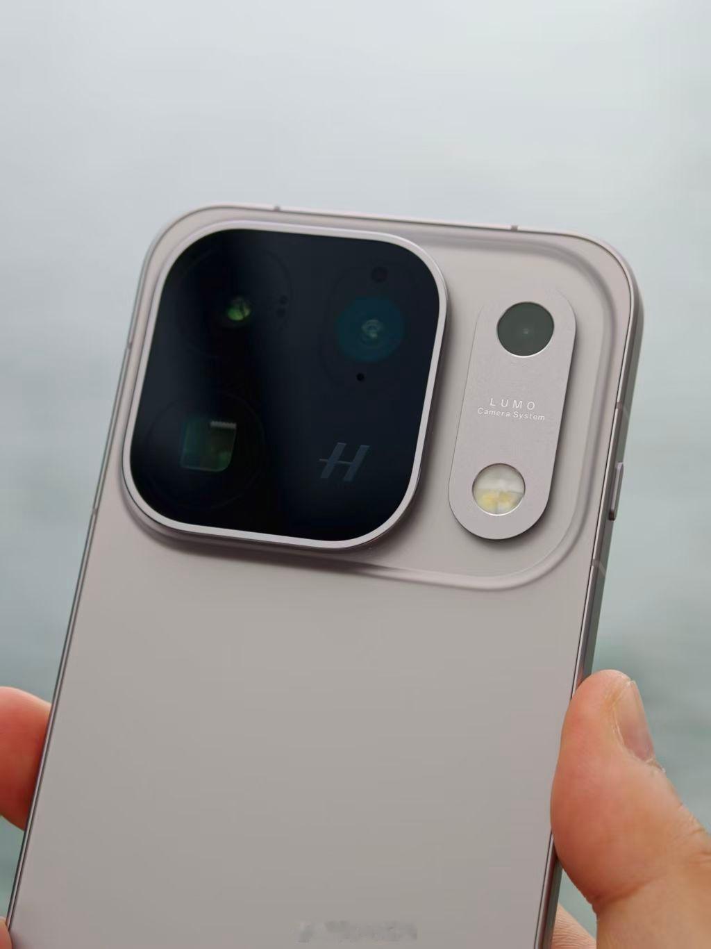 OPPO Find X10 Pro Max我喜欢这个浅钛配色。 ​​​