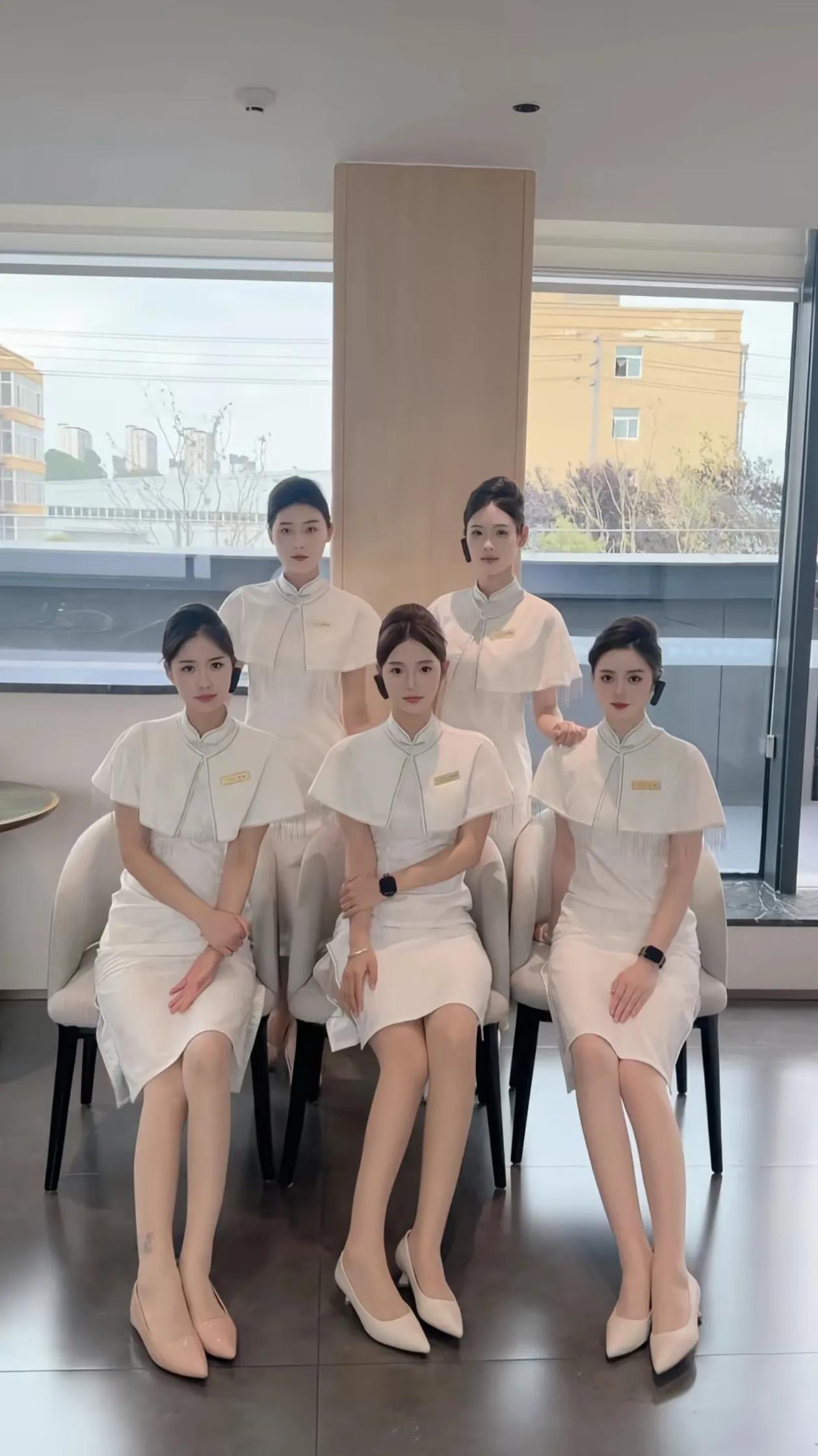 5个美女，娶一个回去当老婆，你愿意娶哪个？[大笑]