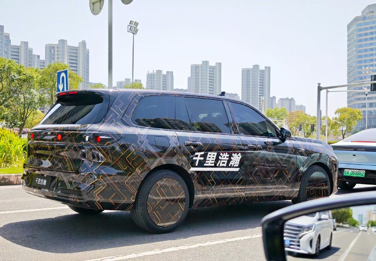 又…又一个M9来了，银河M9… ​​​