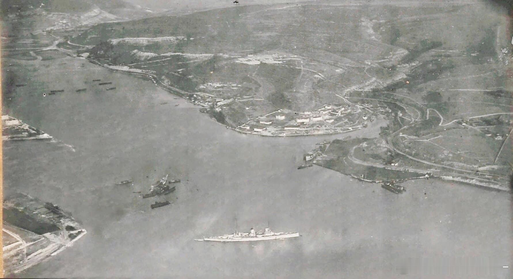 停泊在塞瓦斯托波尔的土耳其海军戈本号战列巡洋舰，摄于1918年。当然此时她已经成