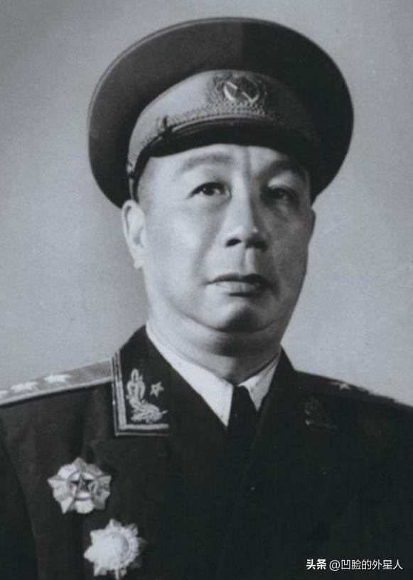 1981年，开国上将陈士榘要离婚，子女们知道后非但不阻拦，反而说：“离婚了也好，