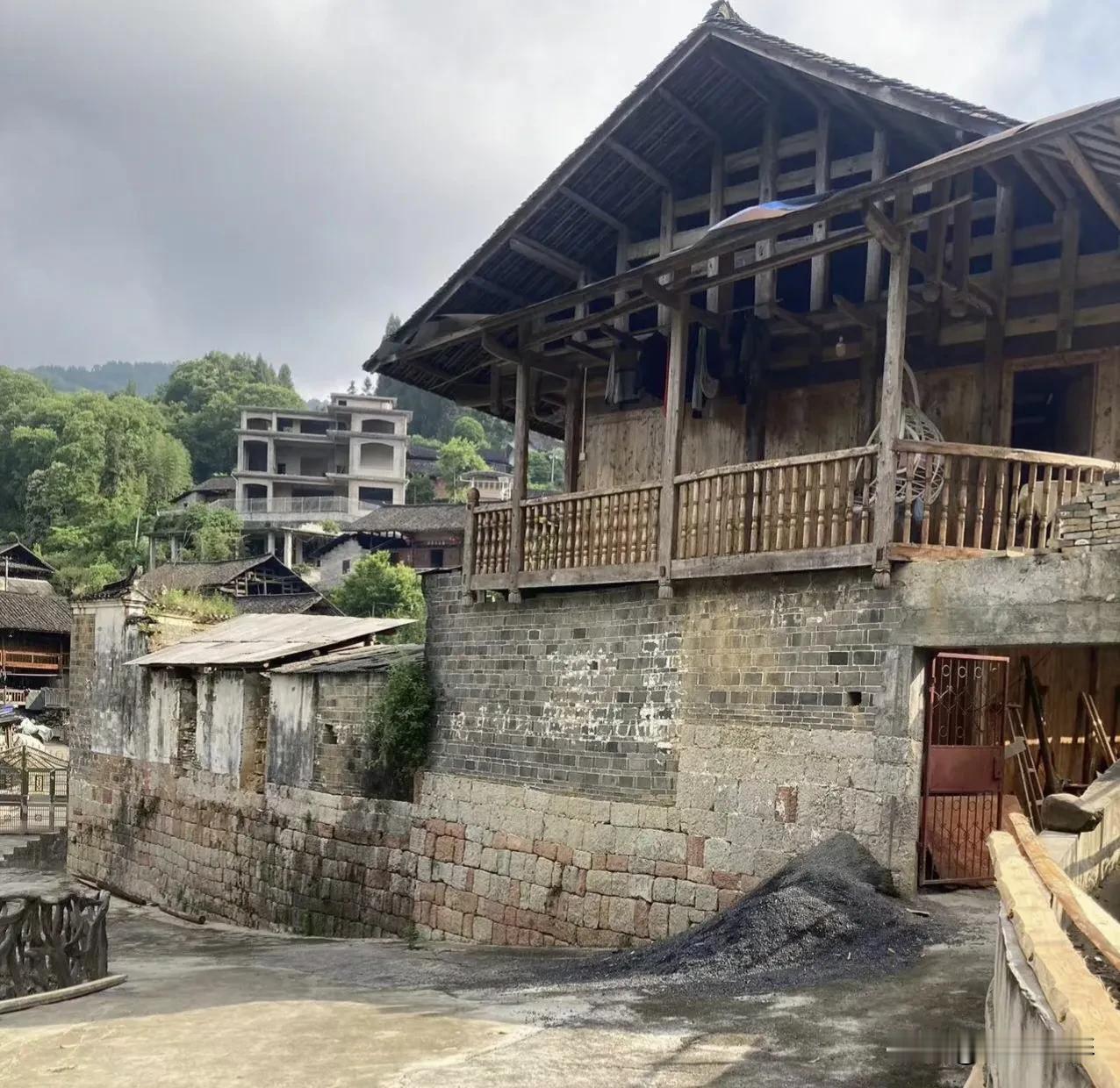 我是农村人，出生在湖南西部的一个小山村。在我的记忆里，八九十年代的农村是非常有活