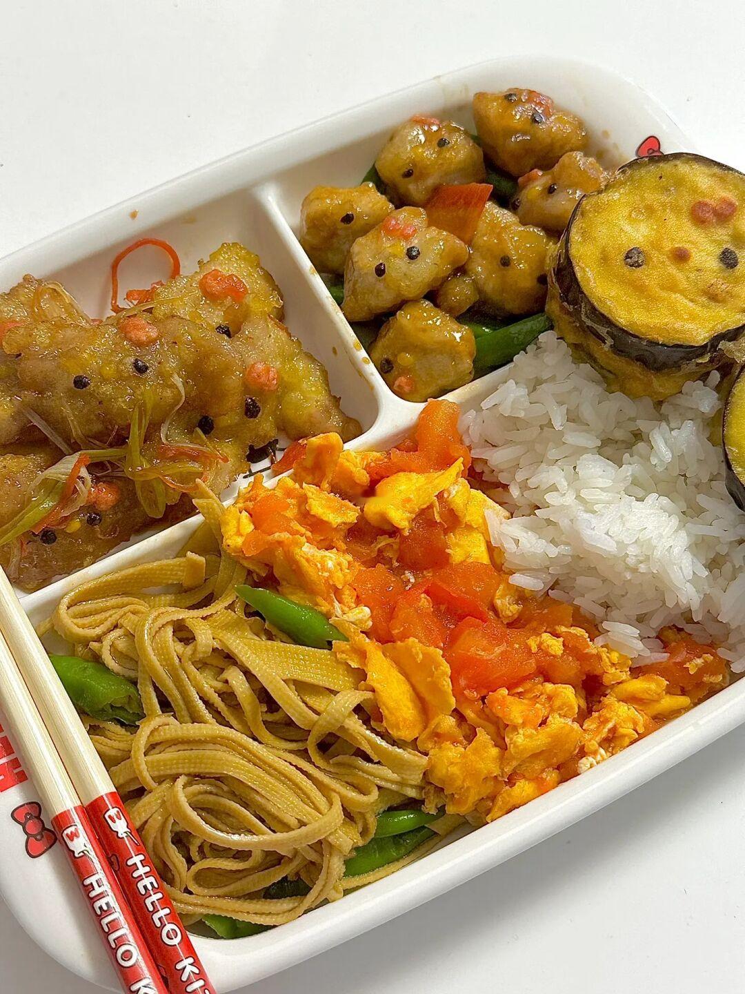 Hello Kitty但东北盒饭