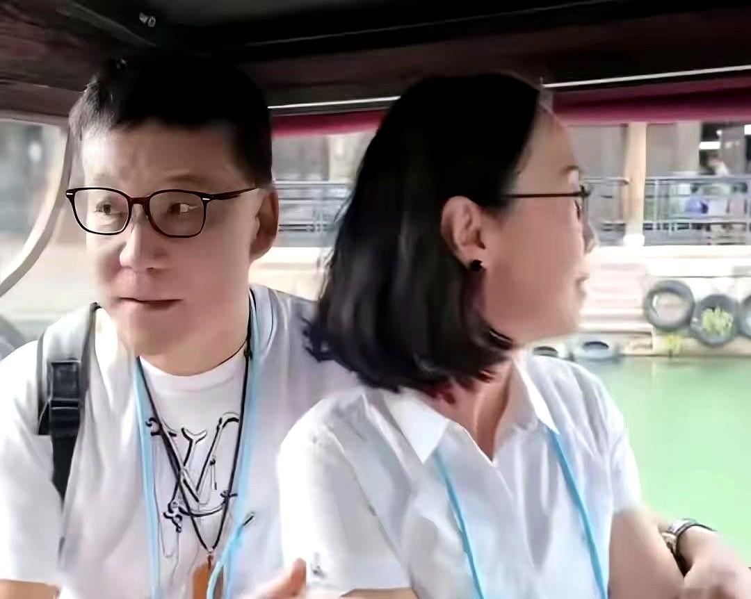 李国庆高调秀恩爱，原来流量真能变现。

2023年8月，59岁的李国庆和约35岁