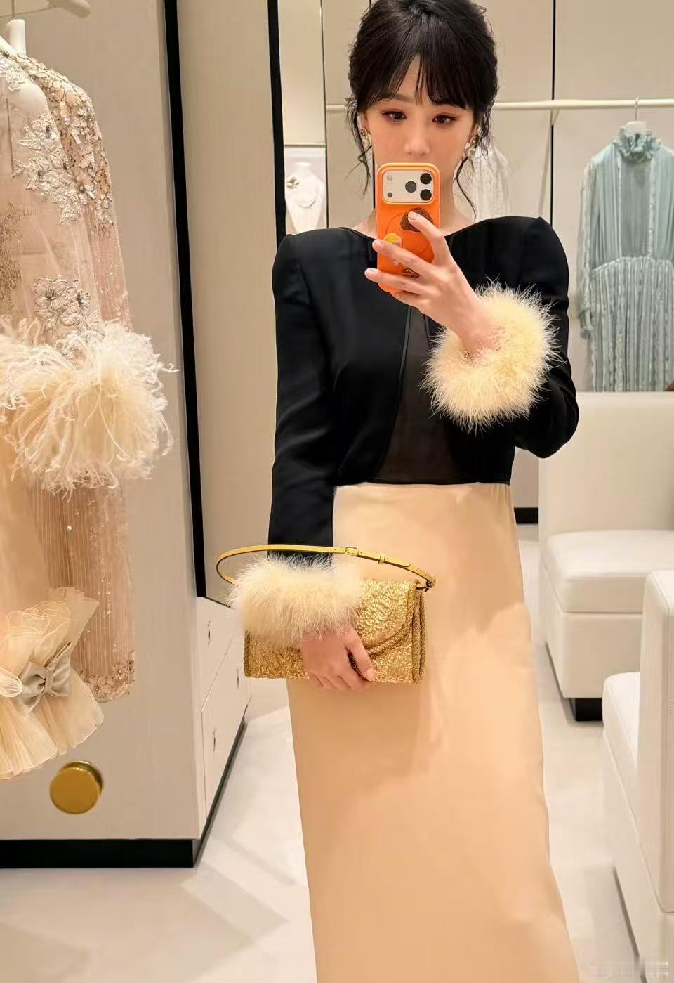 杨紫好咯自拍我交出来了杨紫自拍我交出来了杨紫好咯自拍我交出来了，好美，