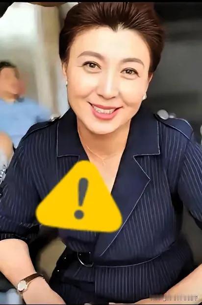 干得漂亮！横店这回是彻底不惯着了！
闫学晶穿着戏服直播三小时，直接被剧组请走，十