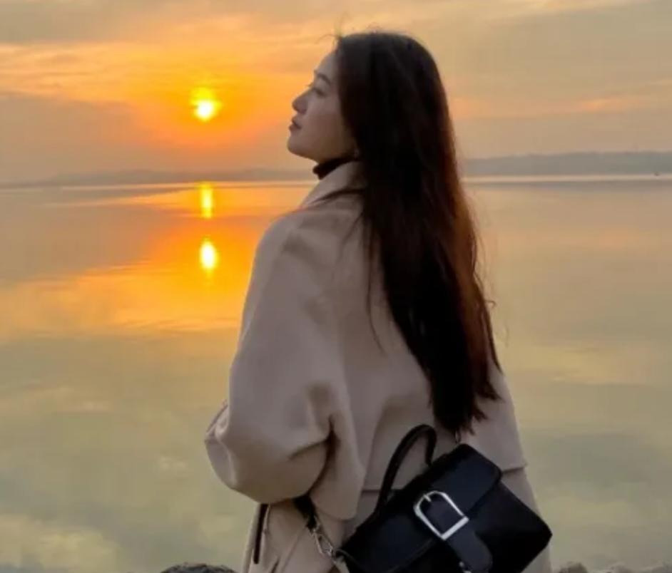 什么样的女人是好女人？忽然被偶然刷到的一句话给顿悟了：
生理上能让男人吃饱的是好