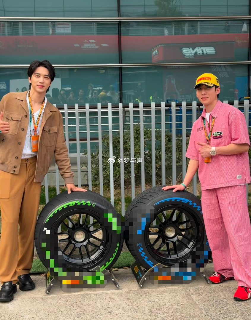 许魏洲林孝埈F1同框 演员歌手赛车手许魏洲，遇上短道速滑全满贯林孝埈，两大帅哥在