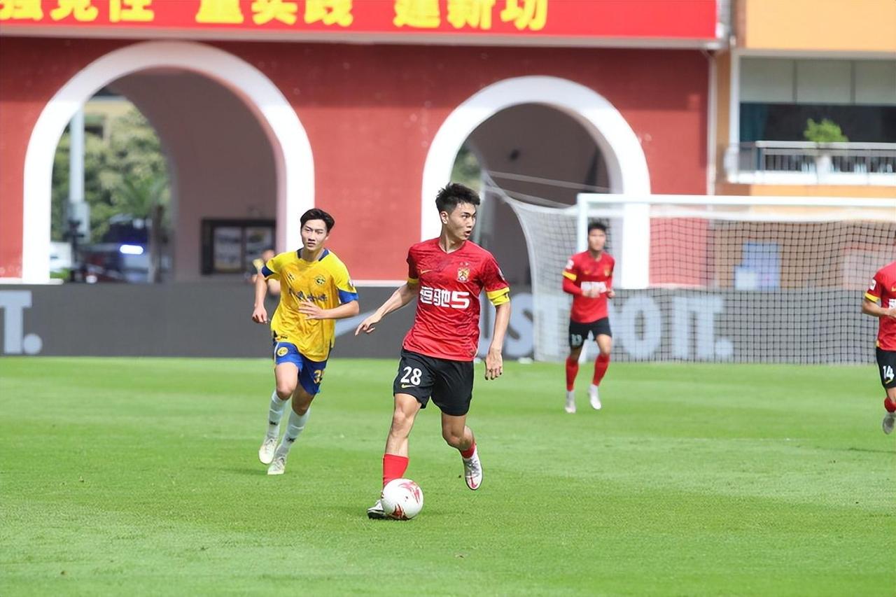 根据国内媒体的报道，此前因国际仲裁未解决，被FIFA下达转会禁令的广州队，近日接