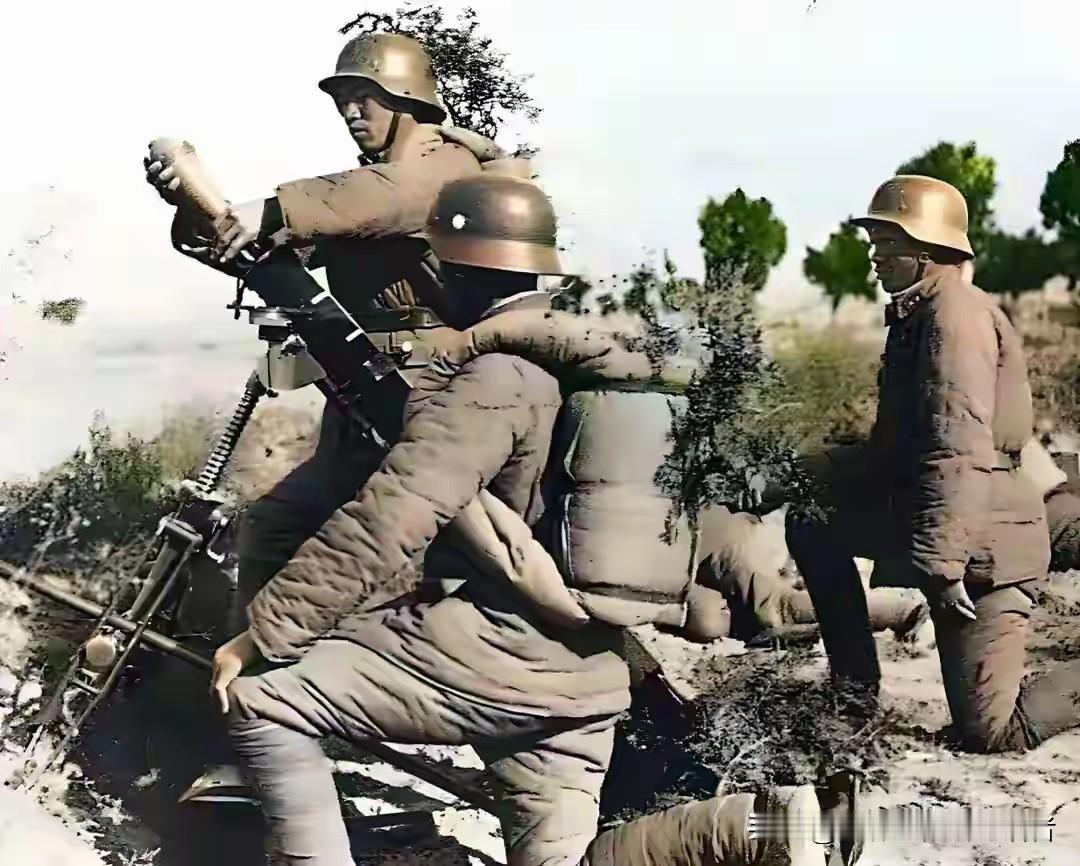 1纵电话员路边看到一根电话线，接上一听大喜：这回听到好消息了
一九四七年一月初，