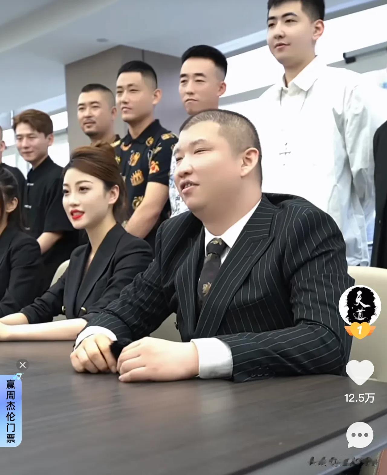 随着二驴和祁天道两家合作事情敲定后，两个人便开始策划本月30号的签约活动。

6