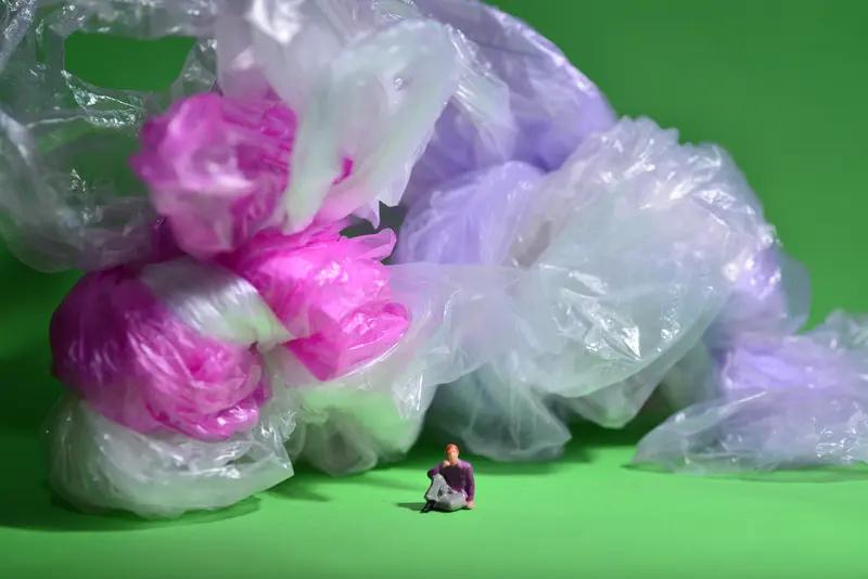 现在超市里这种狂扯塑料袋的事儿还真不少。3月7日四川有网友拍到大妈在超市狂扯，大