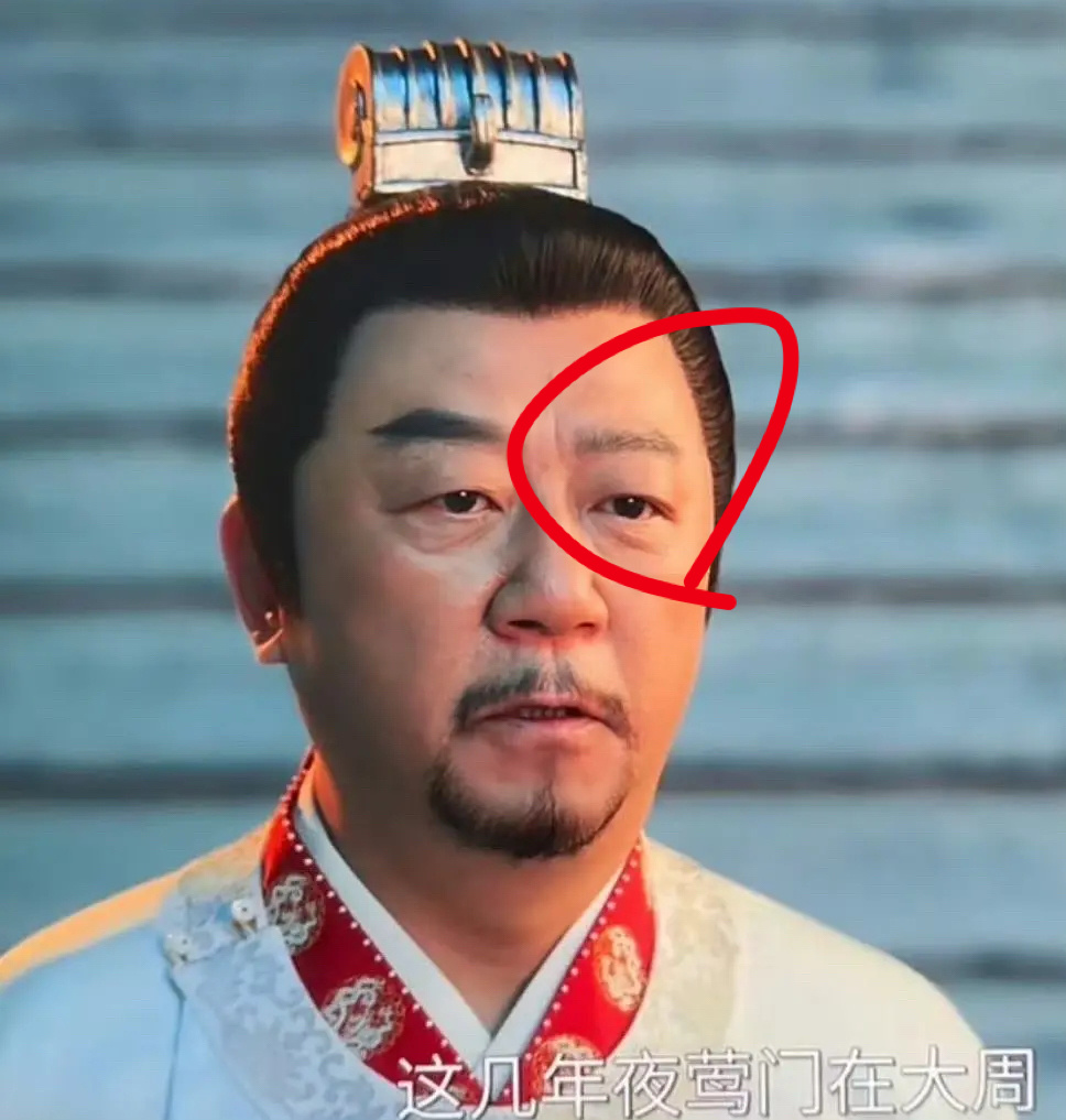 《似锦》中郭涛老师的眉毛怎么只有一半？之前的海报上是正常的，这也是让妆吗哈哈，这