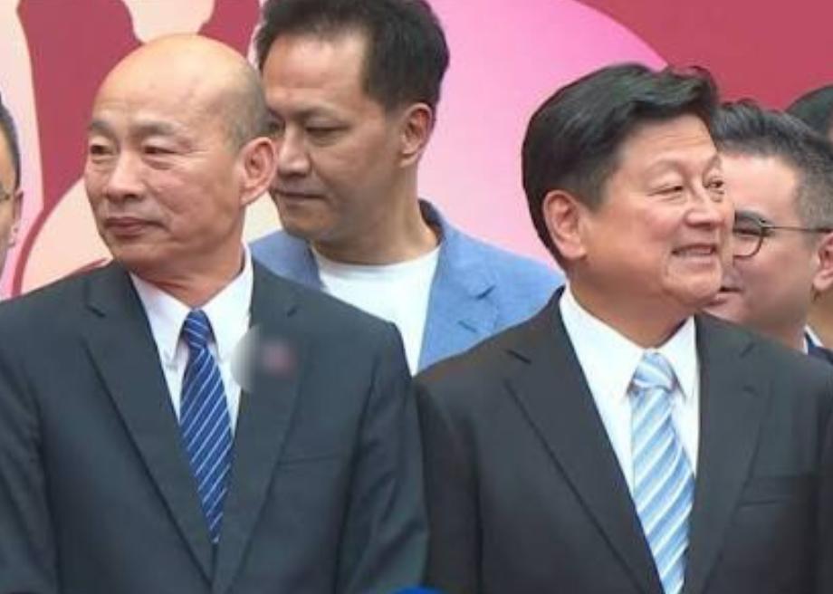 韩国瑜被赖清德收编，倒向绿营，“资敌”
 
说实话，看到韩国瑜这次对着自家党团总