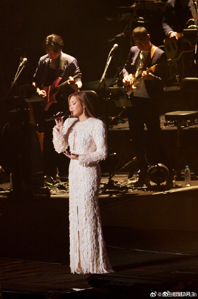 给我一个理由忘记ALinai无法取代ALin听过 ALin 现场才懂什么是天籁，