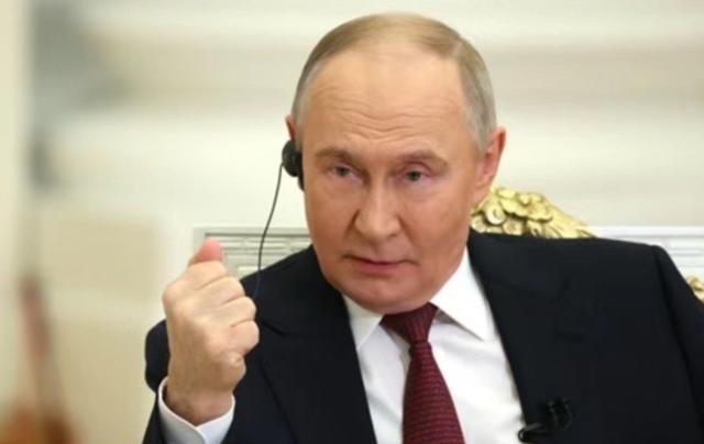 罕见一幕发生： 普京 话说得很直接，中俄出现明显分歧， 特朗普 乐了。关于 格陵