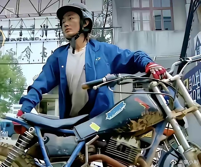 湖南卫视20年前采访张雪张雪最牛逼的还不是造机车，而是在当年一穷二白时成功忽悠湖