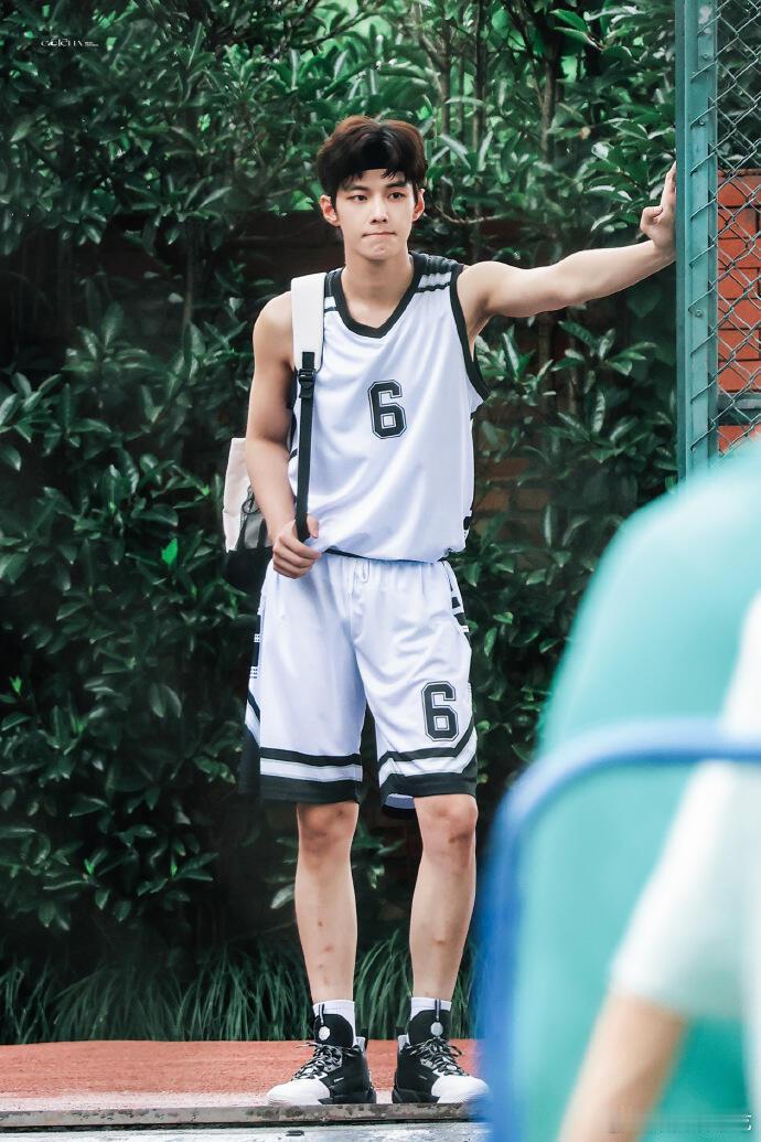 网友致歉称与何与不熟 素人点赞虞书欣相关言论被当成圈内好友，如今发文道歉：仅球场