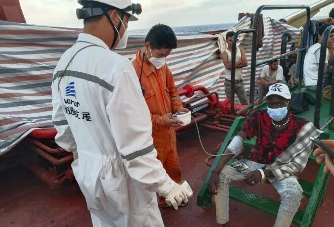 #埃方致信感谢中国商船救41人# 【#中国香港籍商船在地中海救起41人#并安全移