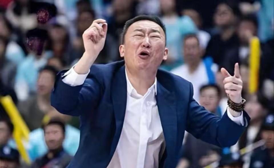 现在CBA本土一线主帅基本集中在 “四十上下”：刘维伟、邱彪、卢伟、易立、王世龙