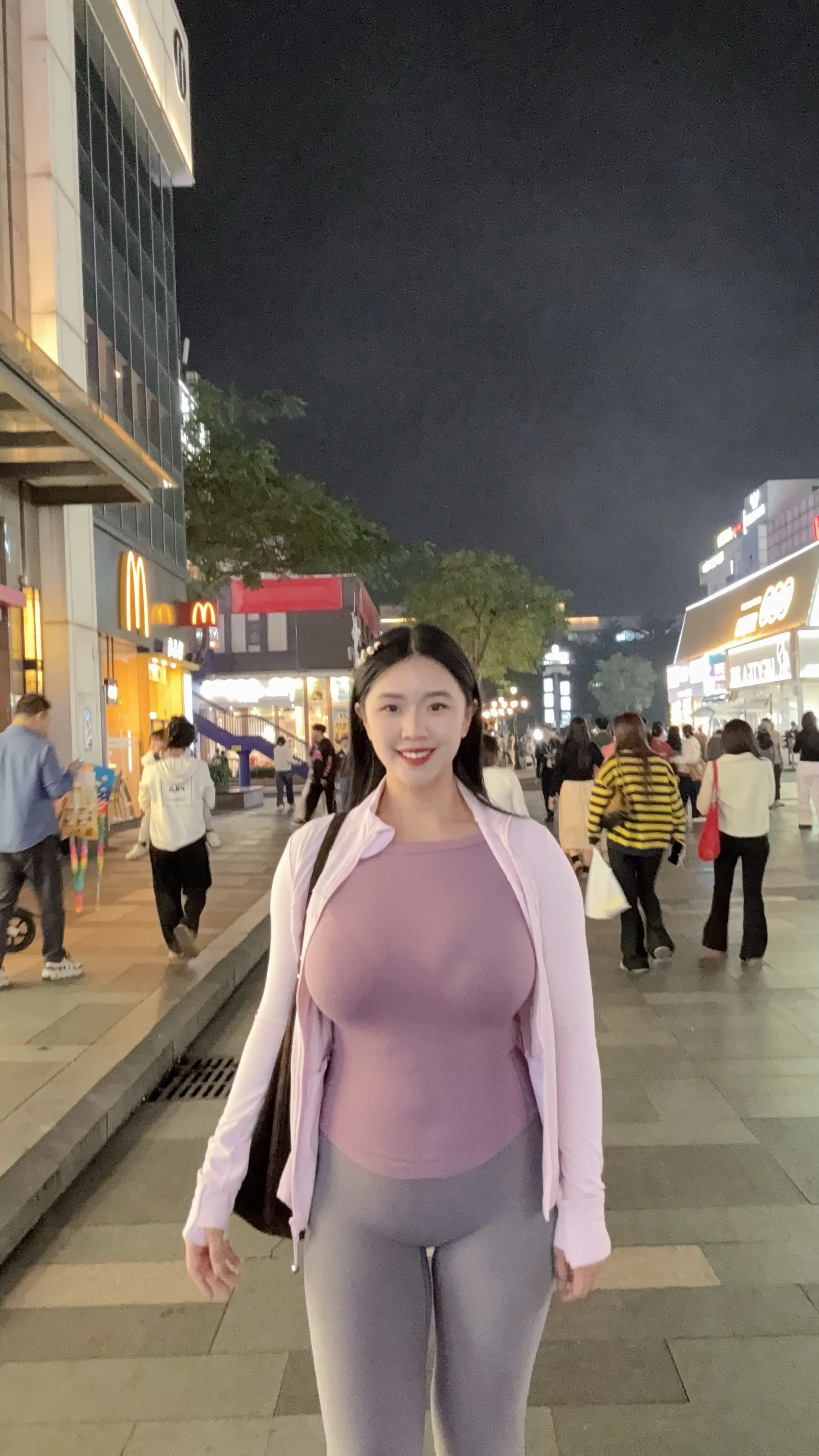 夜市氛围感ootd 紫色穿搭太有韵味了