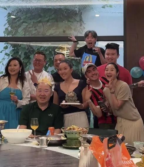 说起英达，想必大家都不陌生。7月7日，英达在北京举办66岁生日庆典，亲朋好友基本