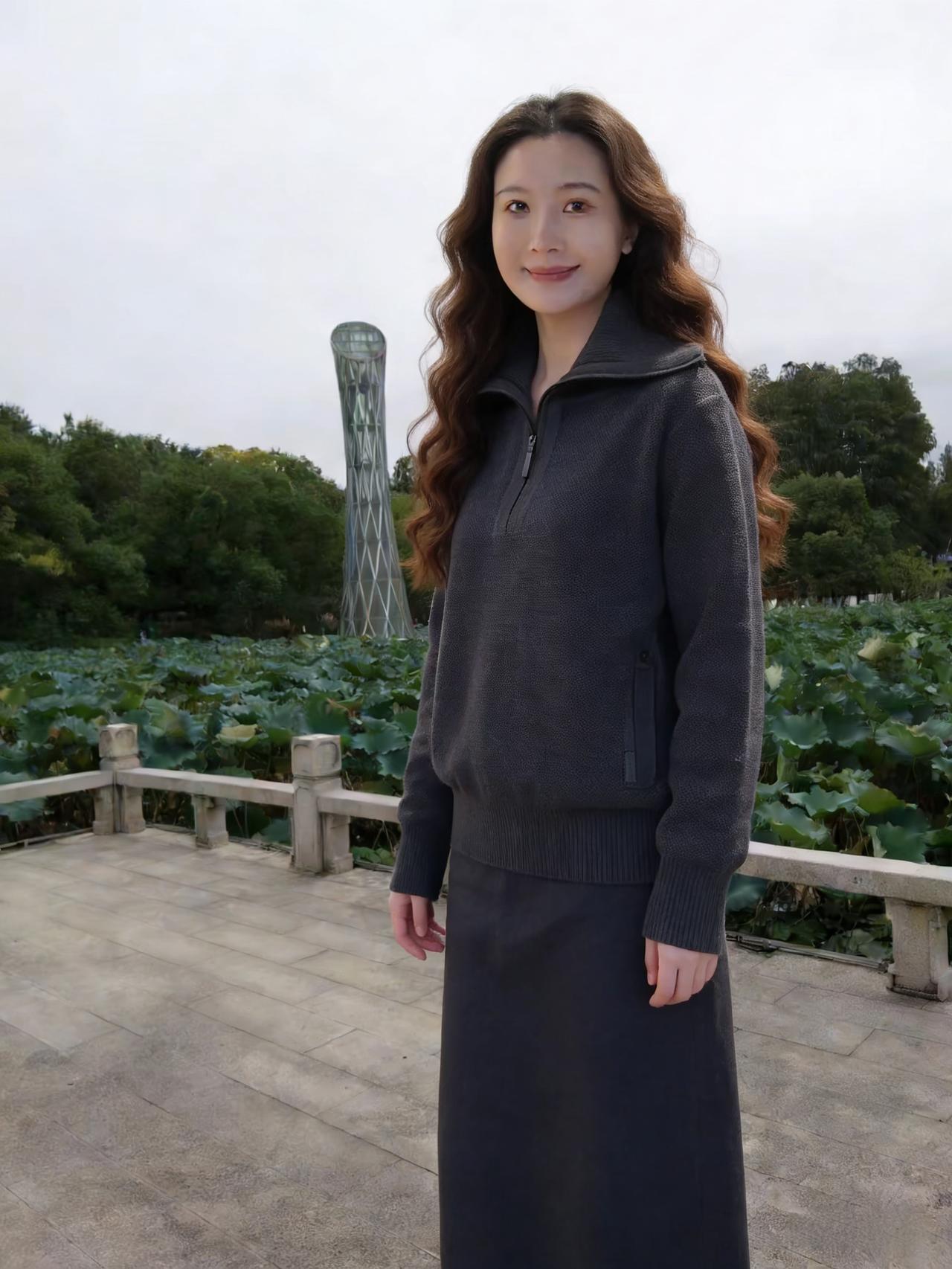 一颦一笑皆风雅，何须笔墨绘倾城。