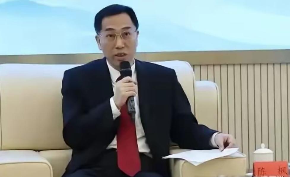 舆论一边倒的，全是无条件支持！网络学者、资深评论员，被网友尊称为法学界陈枫再次提