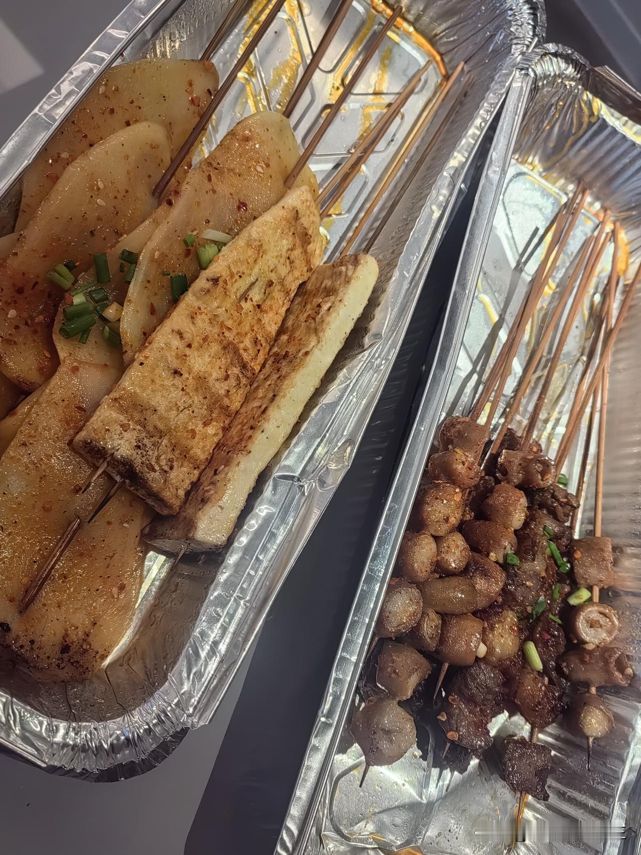 到凉山的第一晚，自己给自己安排个烧烤[呲牙][呲牙][呲牙]猜猜这两份多少钱？？