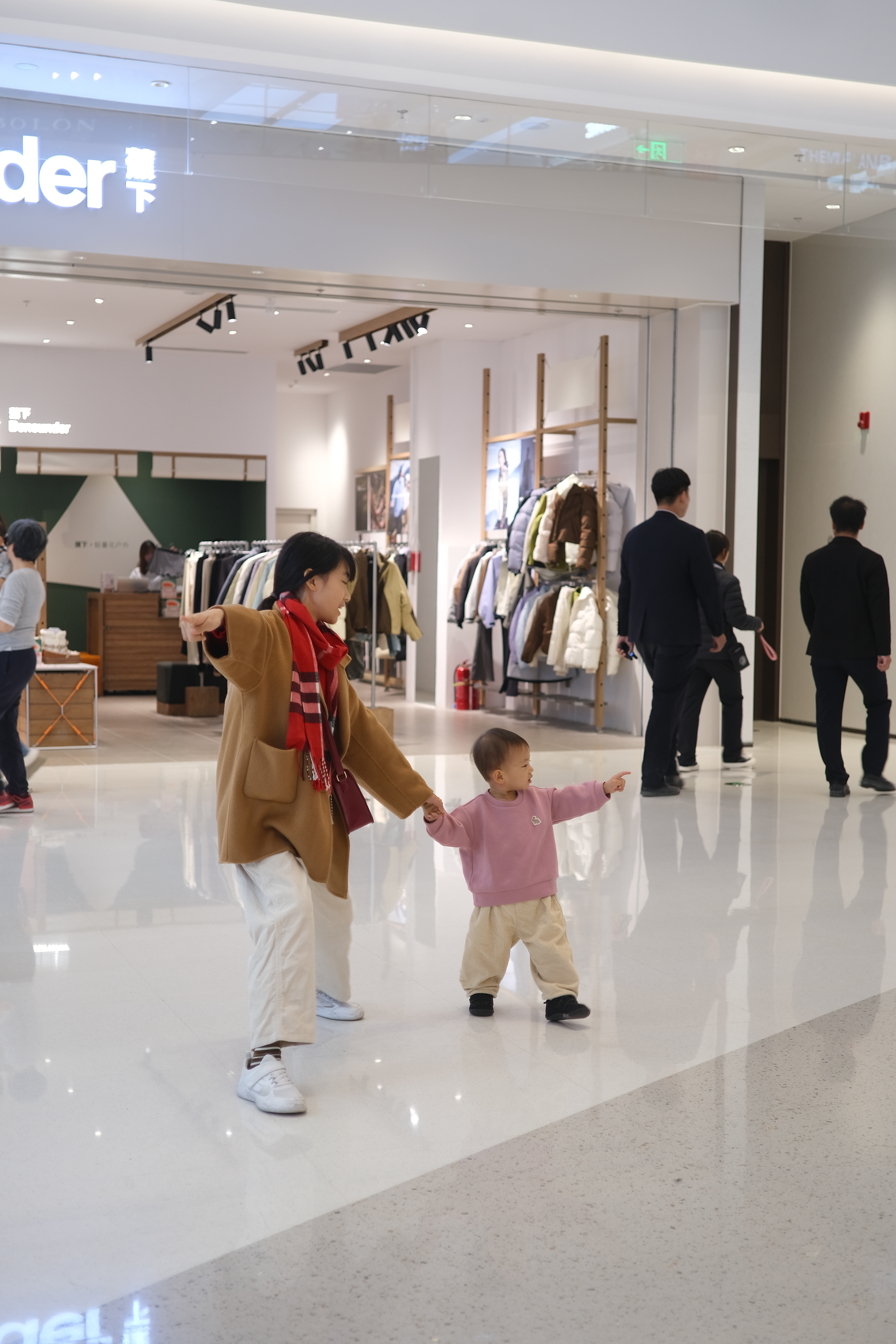我这俩逛街搭子现在很难逛到一起去… 
