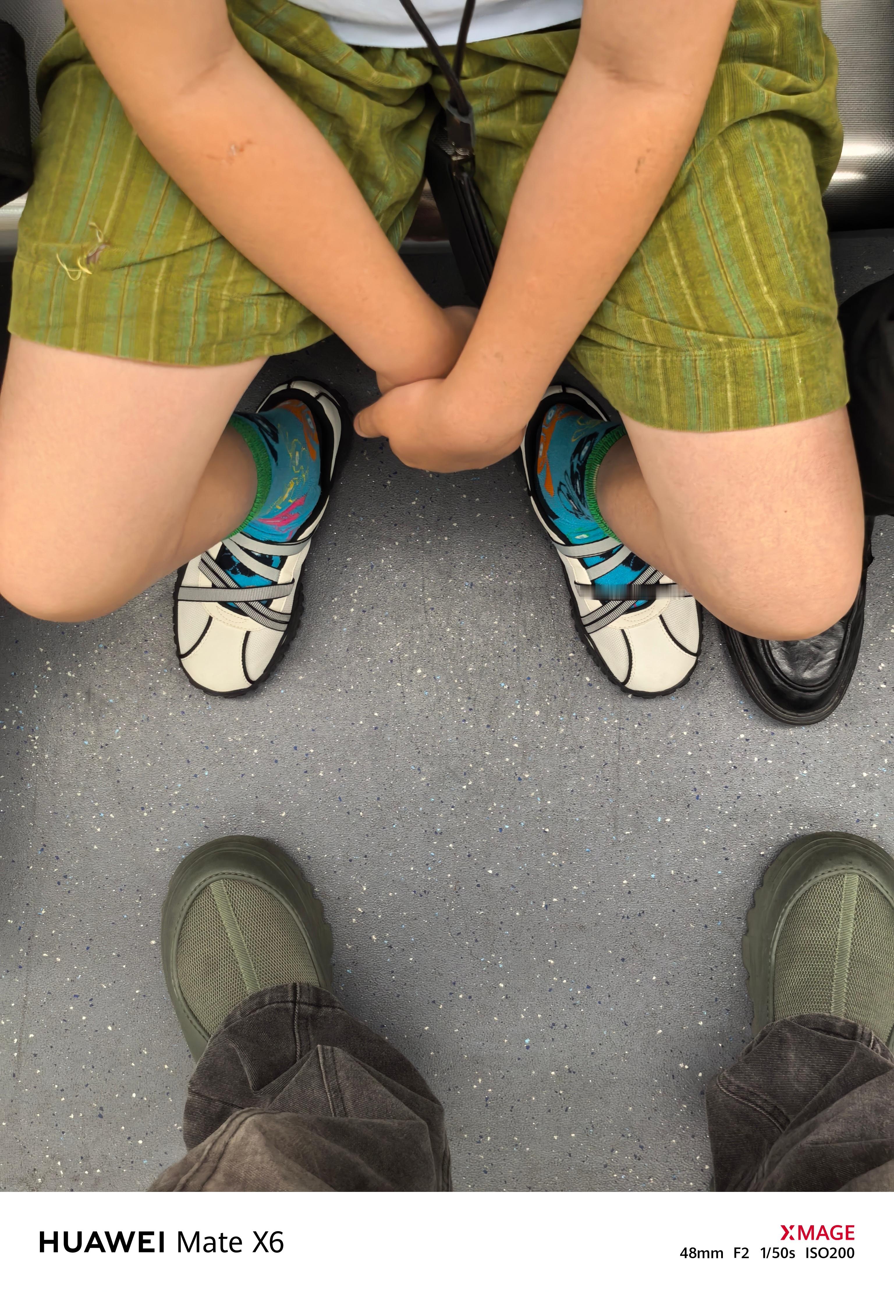 朋友们周一早呀！今天开始送果冻上学，说起来也有点愧疚，以前上班起不来，现在出差没
