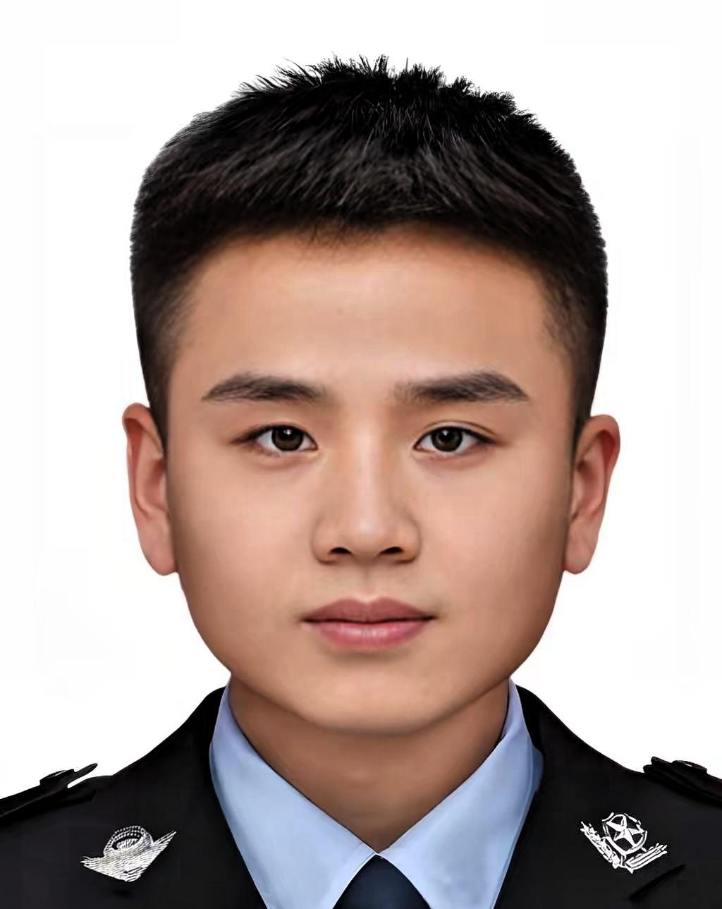 姜铭，1997年10月出生，男，汉族，生前系黑龙江省齐齐哈尔市公安局龙江县公安局