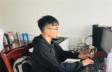 最近结识到某品牌的区域经理。90后的大学毕业生，先是在分公司的市场部，后调到地级