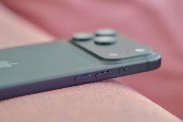 外媒：建议今年跳过iPhone 18 明年有20周年纪念版