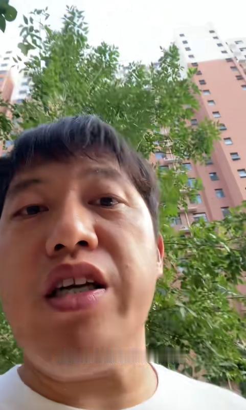 “现在扔个垃圾，一点隐私都没有了！”男子吐槽：刚扔下去的垃圾，转眼就有人当面翻出