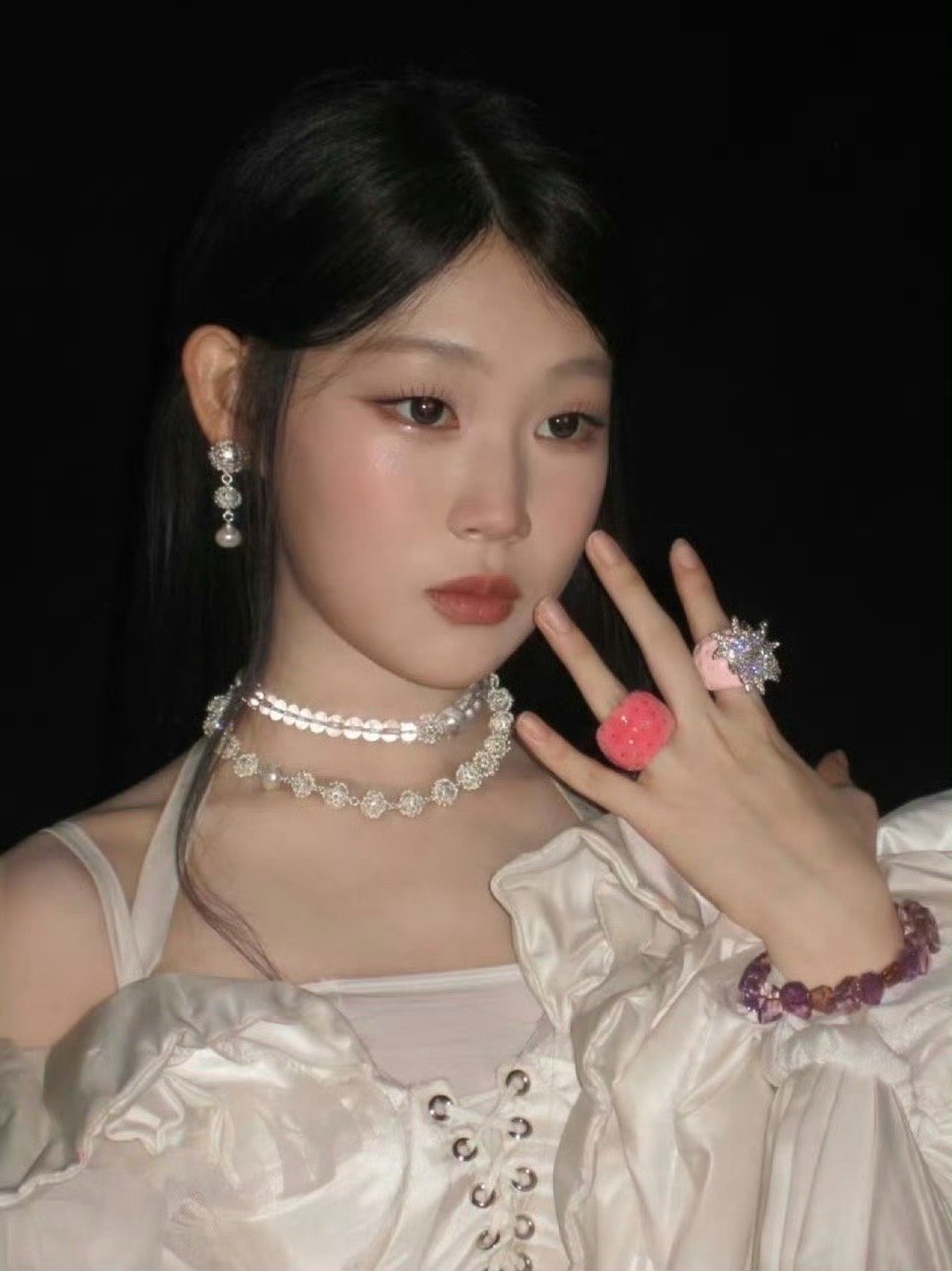 沈佳润高耳位 谁注意到沈佳润的高耳位？耳高于眉的特质，直接拉满灵动感，一眼就ge