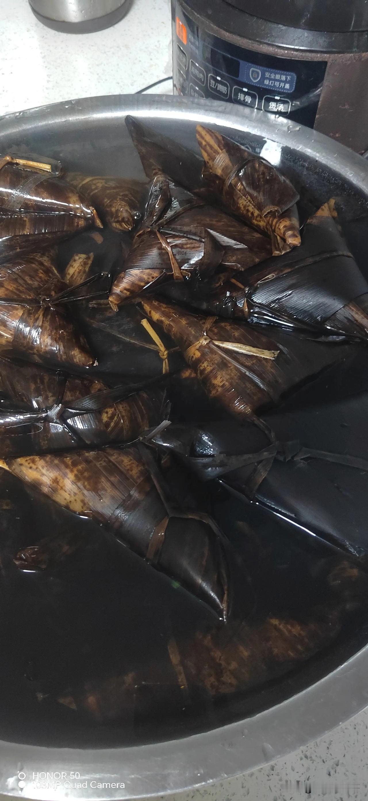 看图猜粽子，这是哪个地方的吃法？粽子烹饪方法
